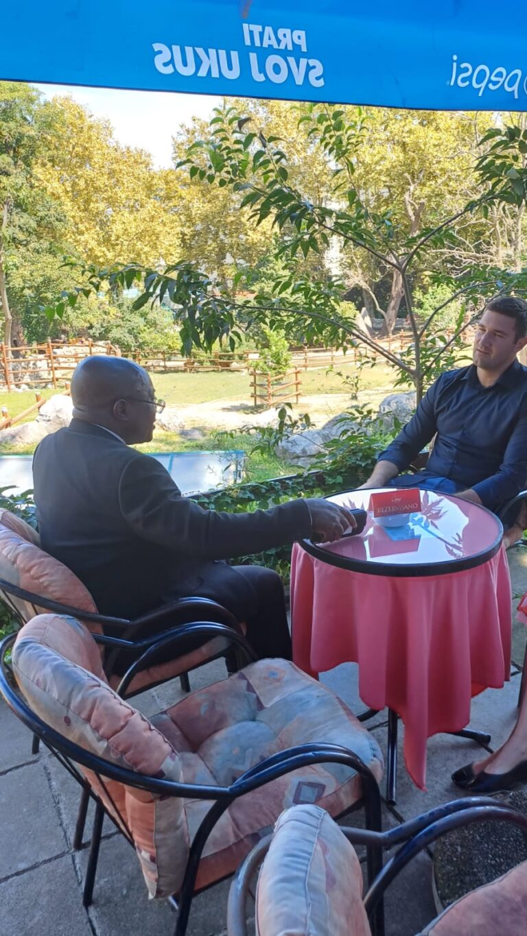 Lire la suite à propos de l’article Visite de SEM Kalala Mulamba Joseph au jardin zoologique de Belgrade